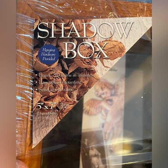 SOLID WOOD “SHADOW BOX” FOR HANGING & DISPLAYING ITEMS AND COLLECTIBLES NEW NICE - Picture 3 of 8